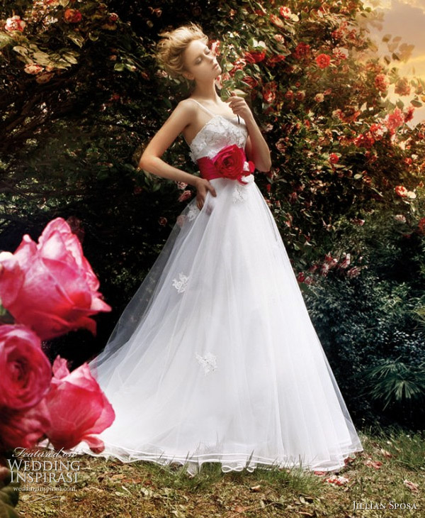 Платья свадебные с красными цветами