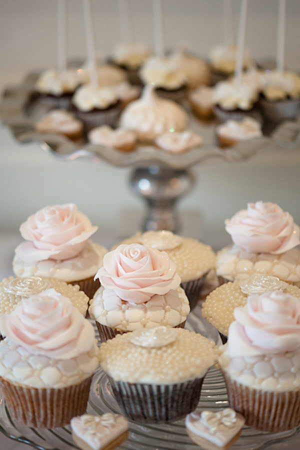 wedding cupcakes pastel pink vintage colors london wedding