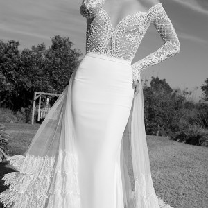 https://www.weddinginspirasi.com/wp-content/uploads/2015/02/elihav-sasson-wedding-dress-2015-lace-long-sleeves-ultra-low-cut-back-sheath-bridal-gown-with-tulle-train-front-300x300.jpg