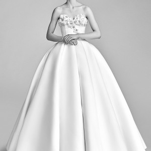 viktor and rolf spring 2018 bridal strapless sweetheart embellished neckline ball gown wedding dress (1) mv romantic