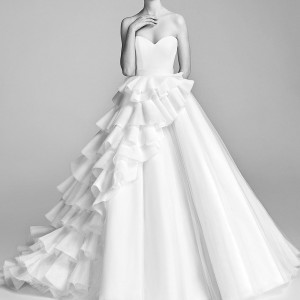 viktor and rolf spring 2018 bridal strapless sweetheart ruffle skirt a line wedding dress (2) mv romantic