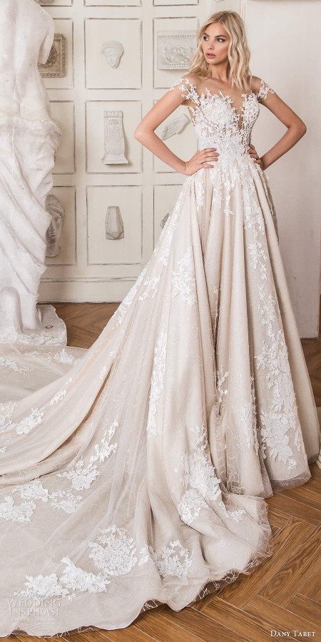 Ball gown wedding dress