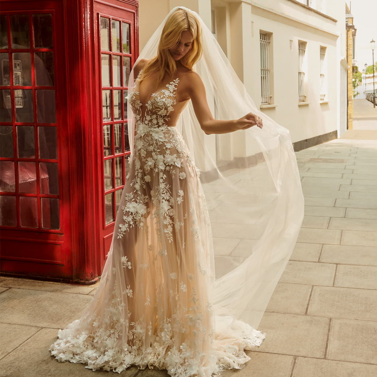 Fall 2023 Wedding Dress Trends for the Autumn Bride